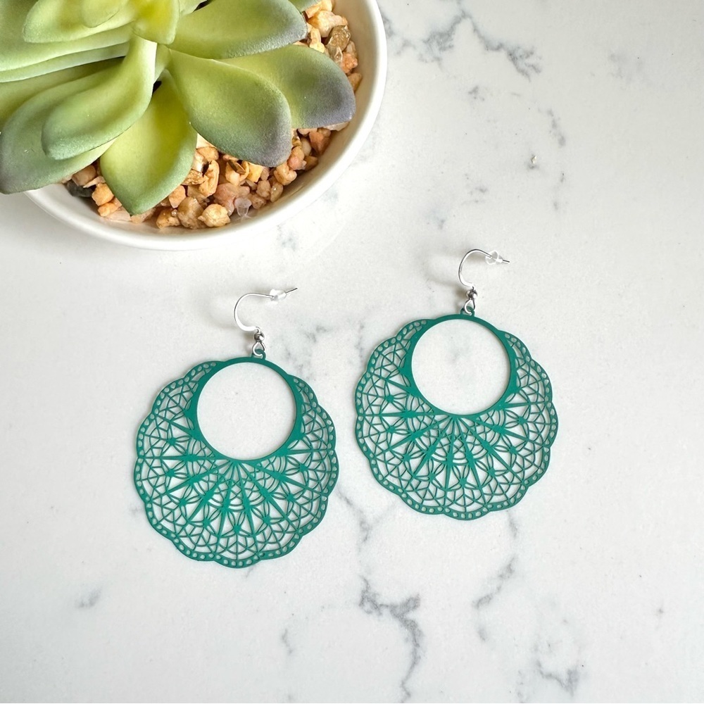 2/$30🌵 Teal Green Filigree Lace Delicate Lightweight Dangle Earrings Boho NEW